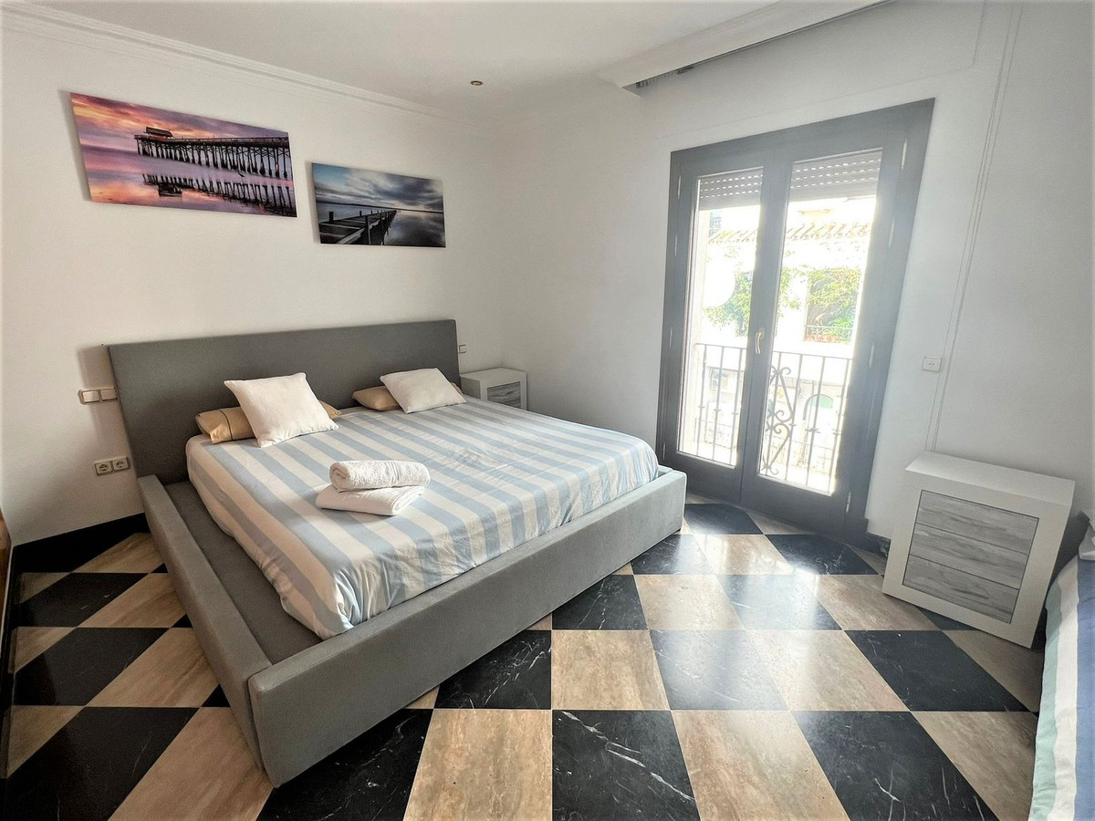 3 bedroom Apartment For Sale in Puerto Banús, Málaga - thumb 16