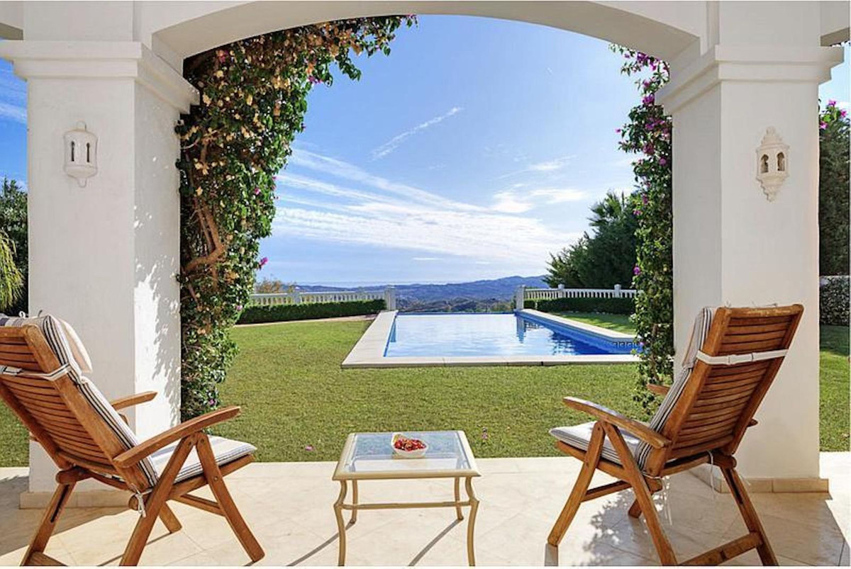 A BEAUTIFUL AND LARGE FAMILY HOME IN MIJAS.