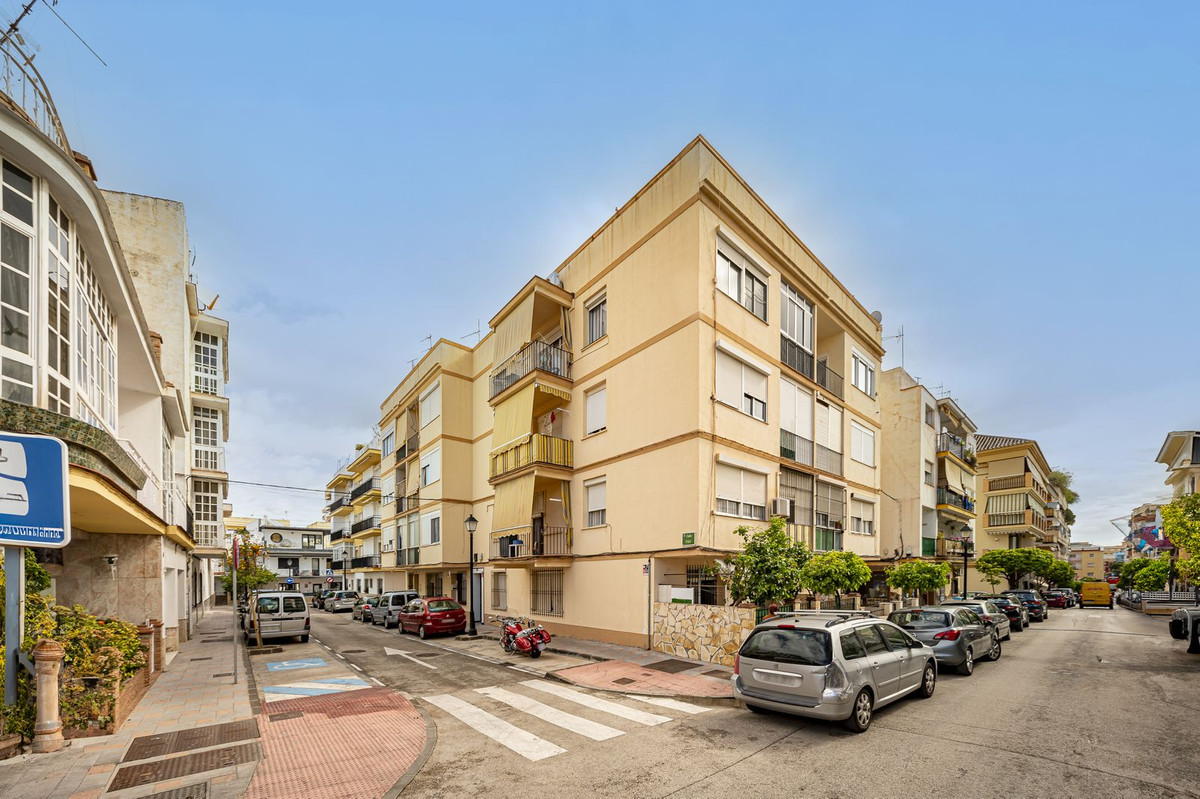 3 Bedroom Ground Floor Apartment For Sale Fuengirola, Costa del Sol - HP4672939