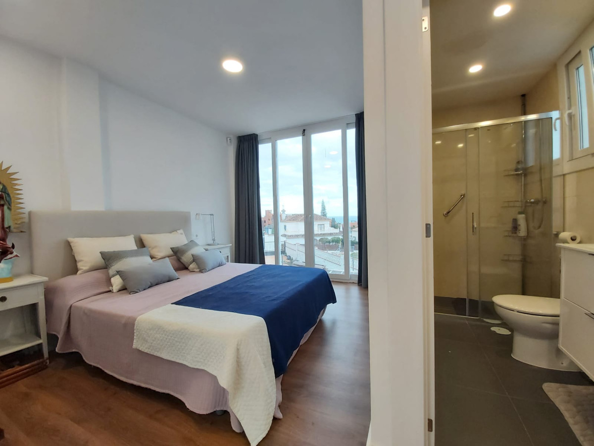 6 Bedroom Villa for sale Estepona