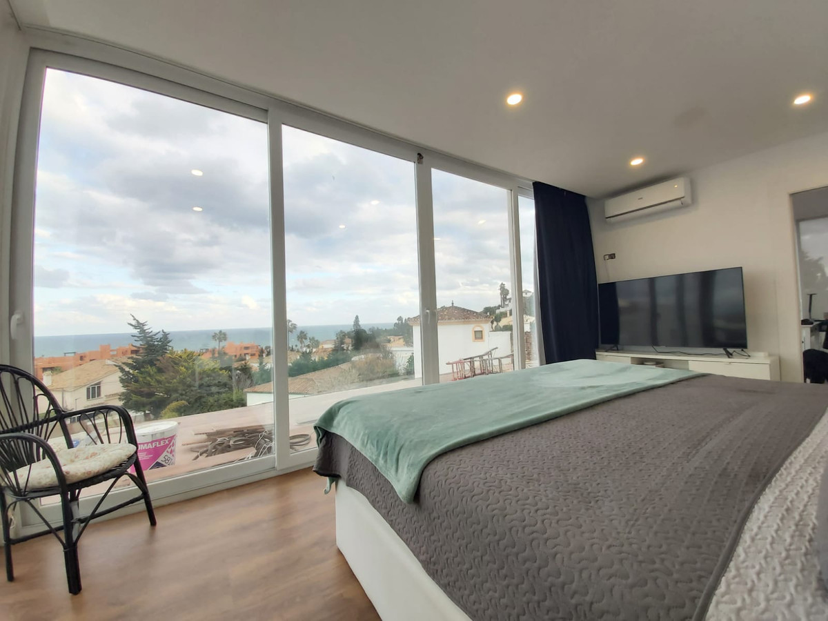 6 Bedroom Villa for sale Estepona