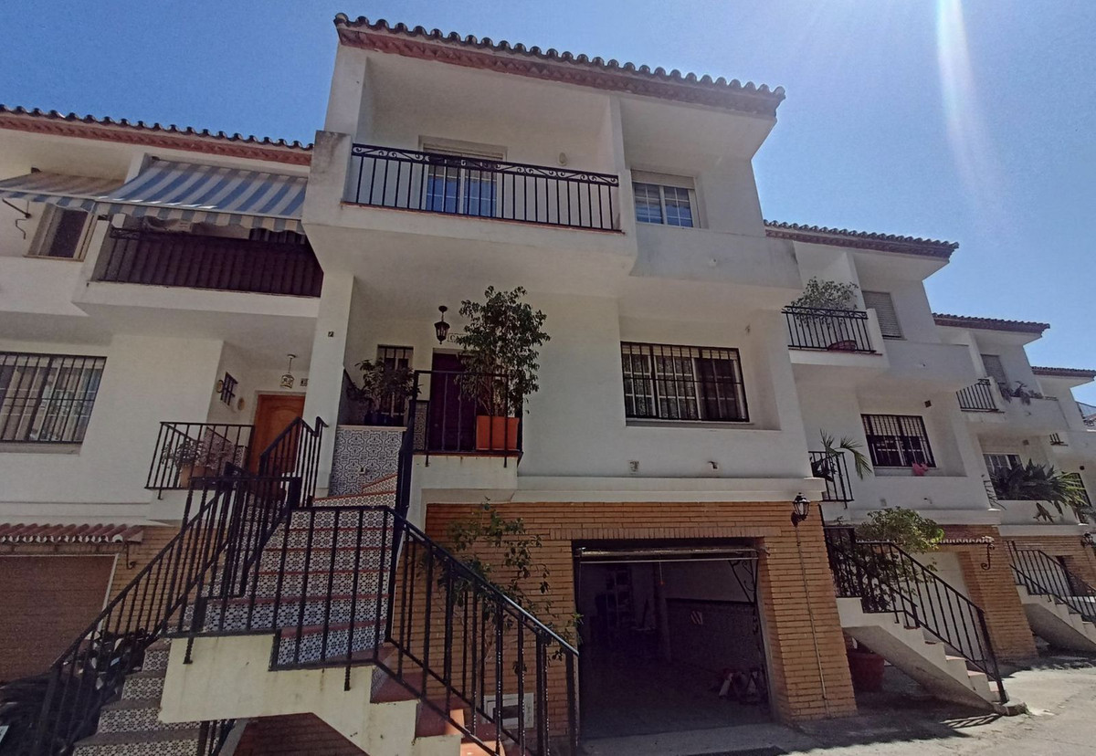 5 Bedroom Townhouse For Sale Estepona, Costa del Sol - HP4420597