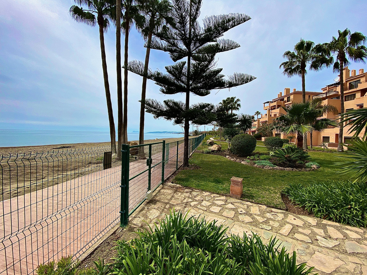 Duplex next to the beach in Estepona, in the Riviera Andaluza complex.

Spectacular duplex is locate, Spain