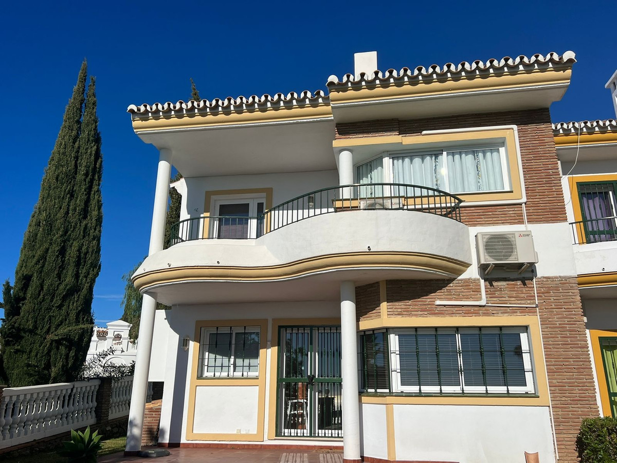 3 Bedroom Semi-Detached House For Sale Mijas, Costa del Sol - HP4217626