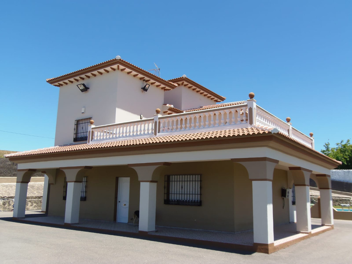 Villa te koop in Arriate R4704988