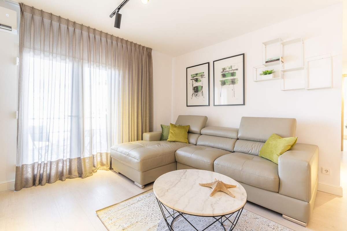 4 bedroom Apartment For Sale in Estepona, Málaga - thumb 2