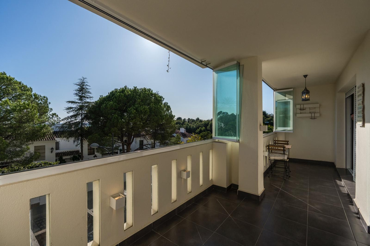 Unique opportunity to buy an apartment in a quiet area near the center of Marbella, located on Camin, Spain