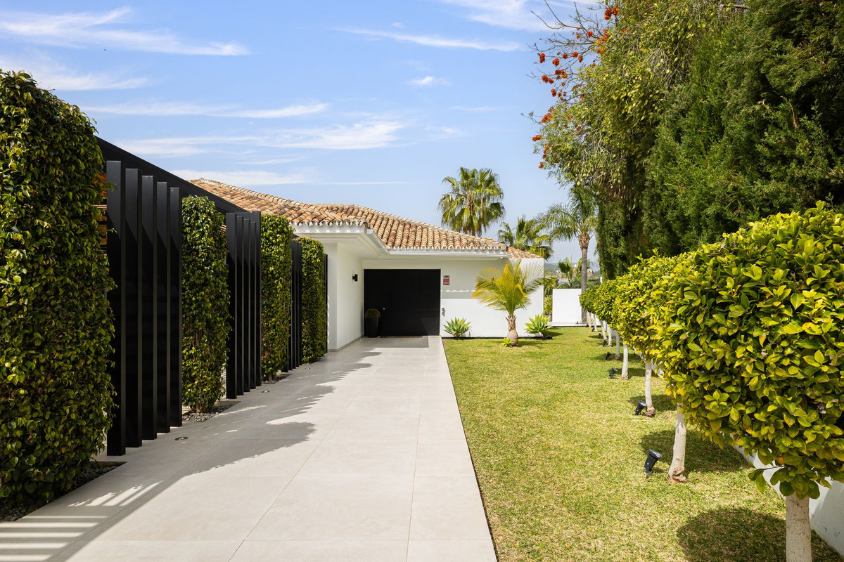 Villa te koop in Nueva Andalucía R4407823
