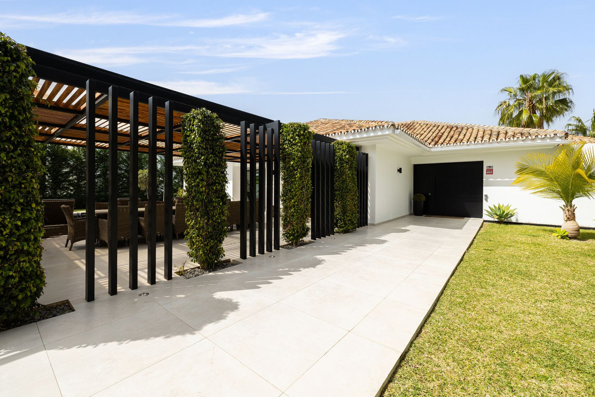 Villa te koop in Nueva Andalucía R4407823
