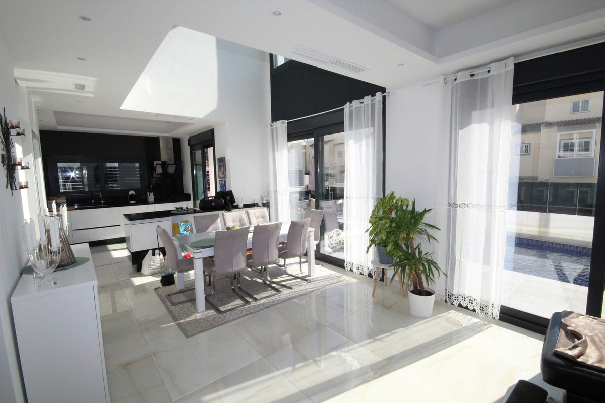 Andnbsp;

This stunning detached house is located close to the sea and Torrevieja.  The house has 4 , Spain