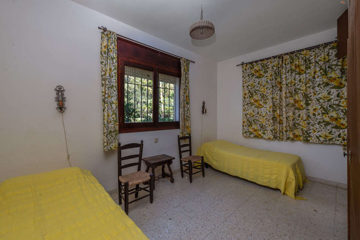 5 bedroom Villa For Sale in New Golden Mile, Málaga - thumb 34