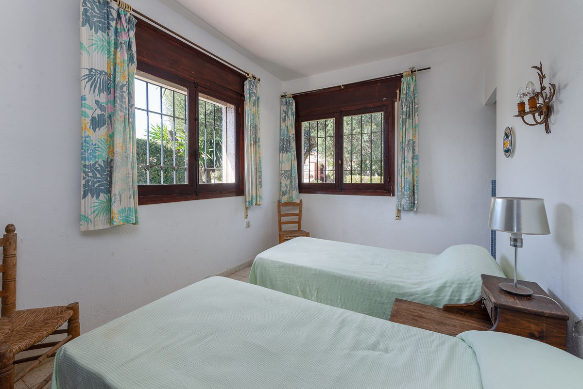 5 bedroom Villa For Sale in New Golden Mile, Málaga - thumb 38