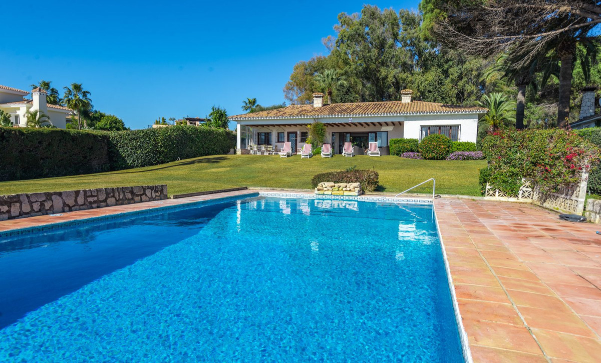 5 bedroom Villa For Sale in New Golden Mile, Málaga - thumb 7