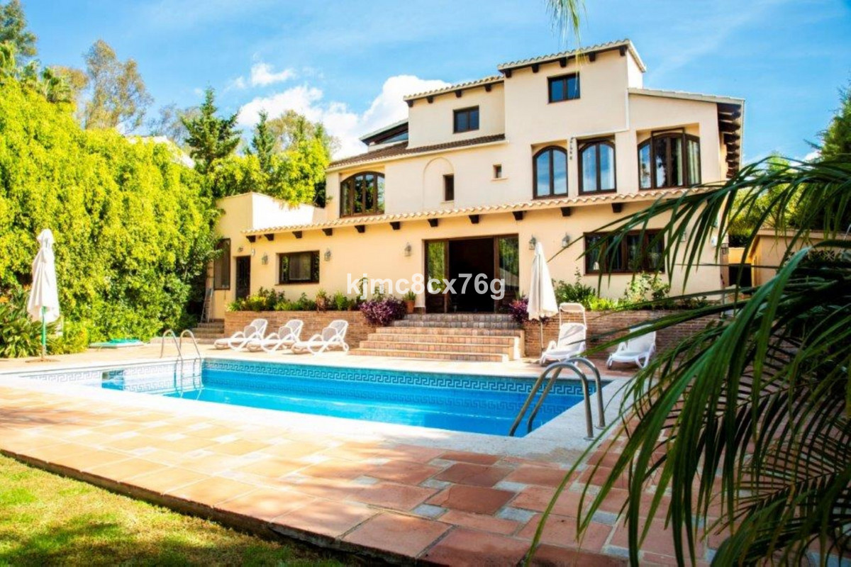 Detached Villa for sale in Nueva Andalucía R3918676