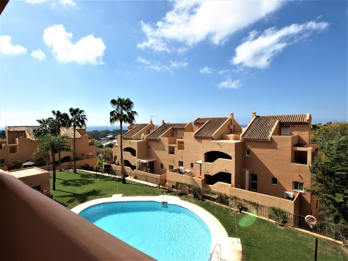Opportunity to purchase this well priced 1st floor corner 2 bedroom 2 bathroom apartment with sea vi, Spain