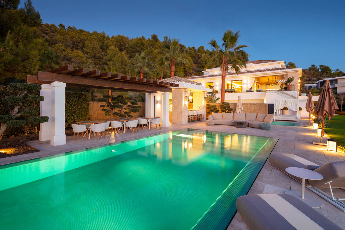 A stunning masterpiece for sale in Marbella Golden Mile, located in the most prestigious gated commu Spain