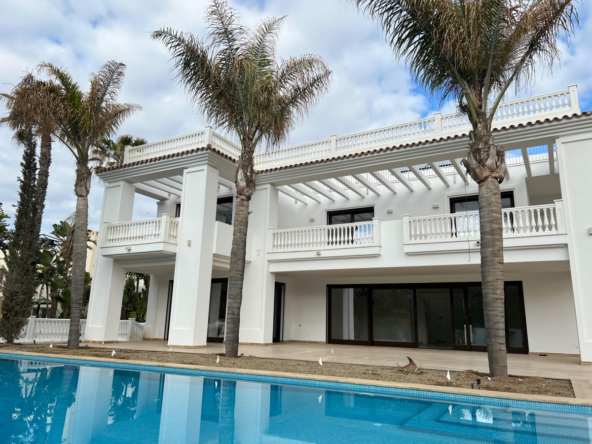 Vrijstaande Villa te koop in Guadalmina Baja R4190050