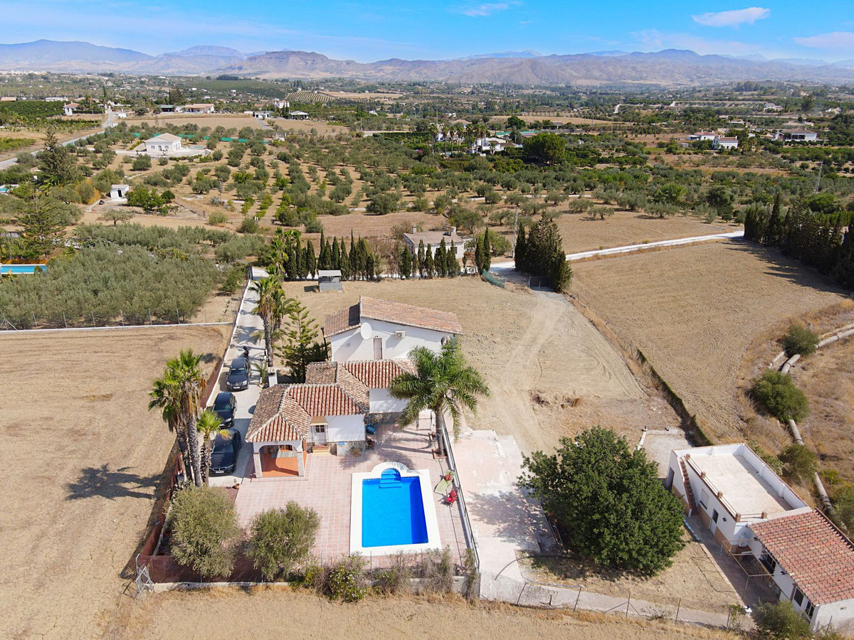Detached Villa for sale in Alhaurín el Grande R4403527