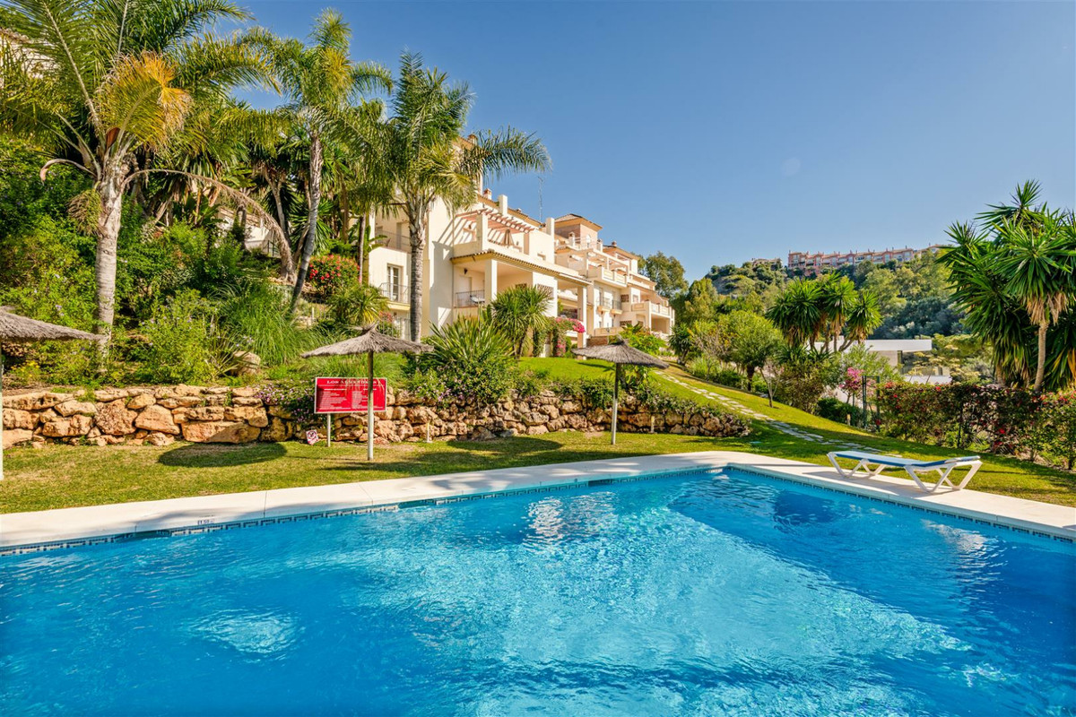 3 bedroom apartment with sea views for sale in Benahavis. Urb. Puerto del Almendro.
The large 26 squ, Spain
