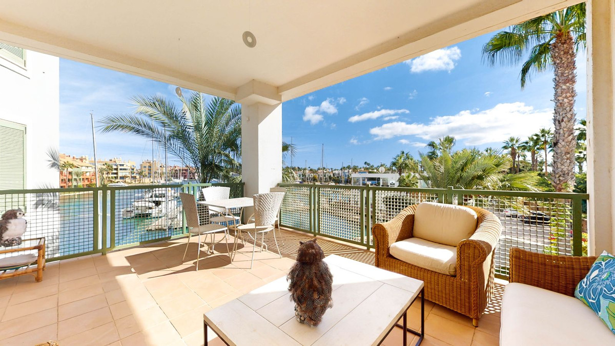 Beautiful 3 bedroom apartment with an excellent location and beautiful views of the Sotogrande Marin, Spain