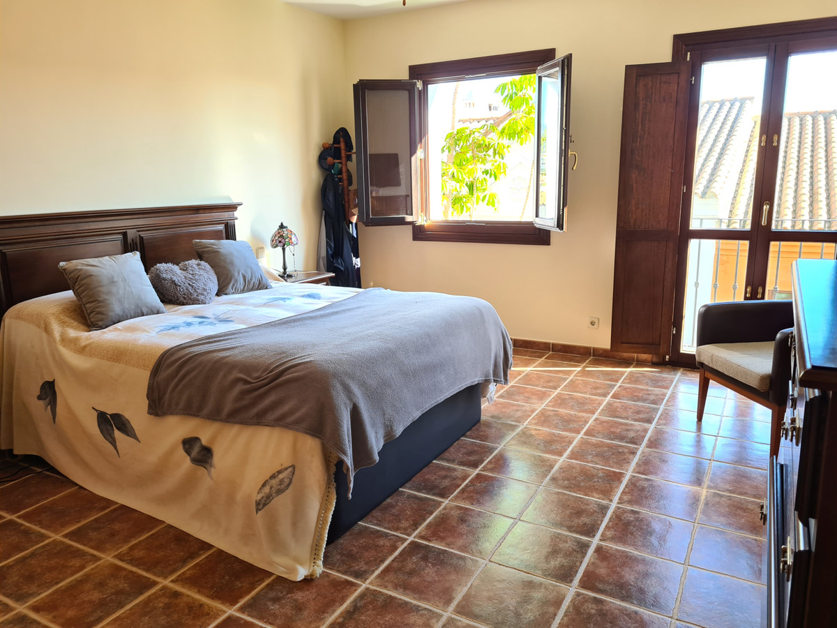 4 Bedroom Terraced Townhouse For Sale El Paraiso