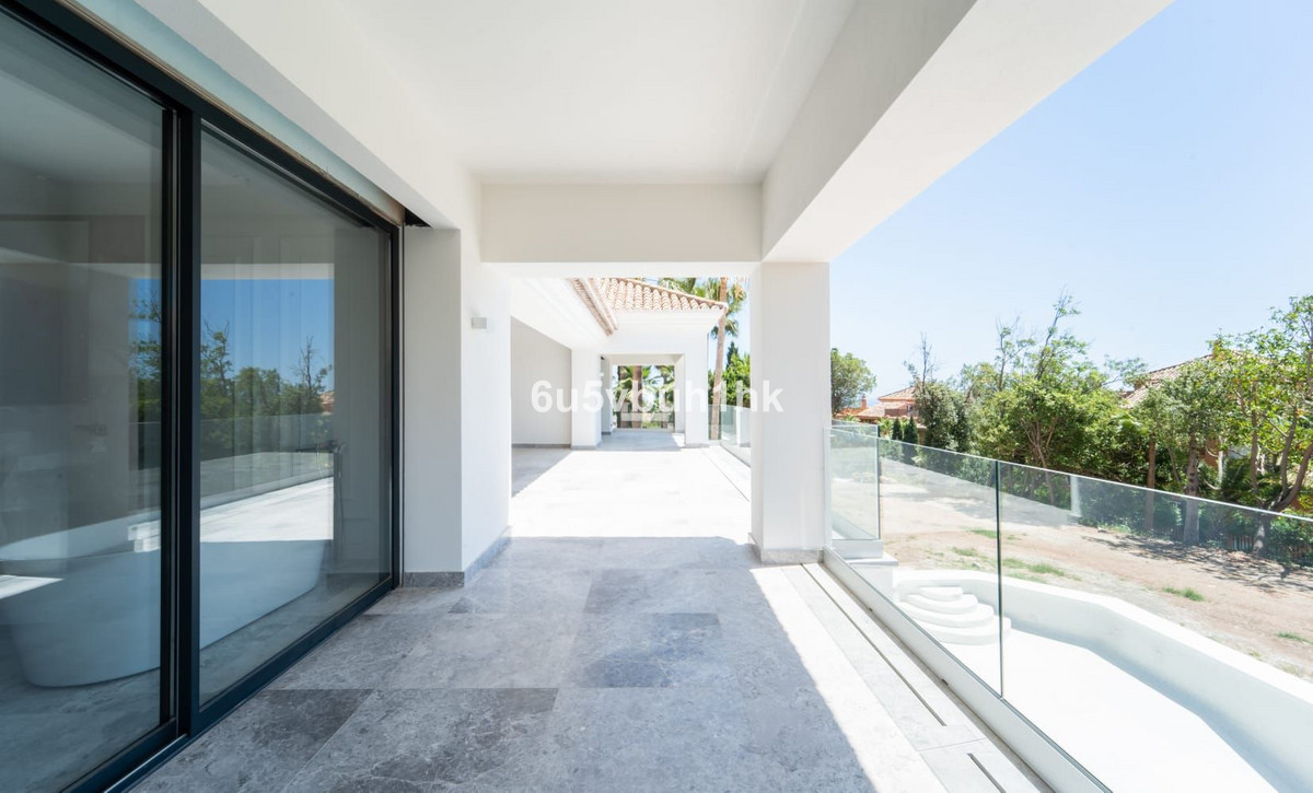 Villa te koop in Marbella R4320772