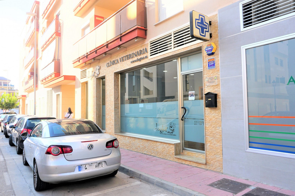 For sale this great opportunity for your business located in a commercial area in the centre of Torr, Spain