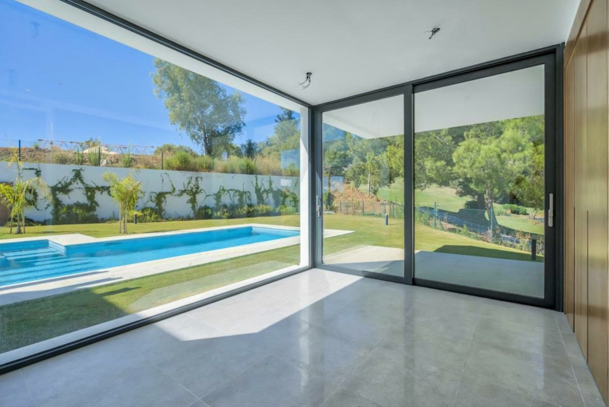 4 bedroom Villa For Sale in La Cala Golf, Málaga - thumb 5