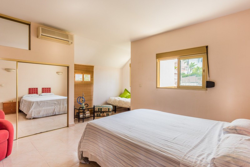 9 Bedroom Detached Villa For Sale El Rosario