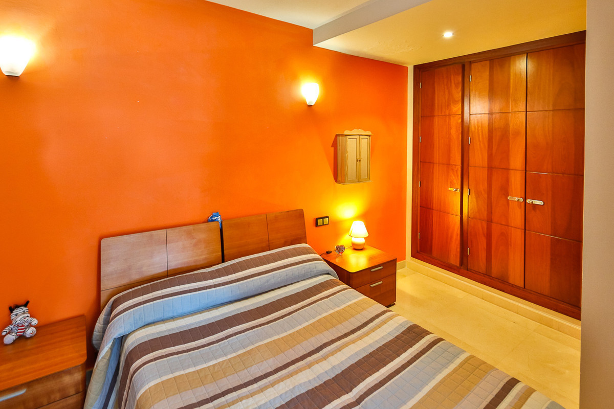 Comercial con 3 Dormitorios en Venta Nueva Andalucía