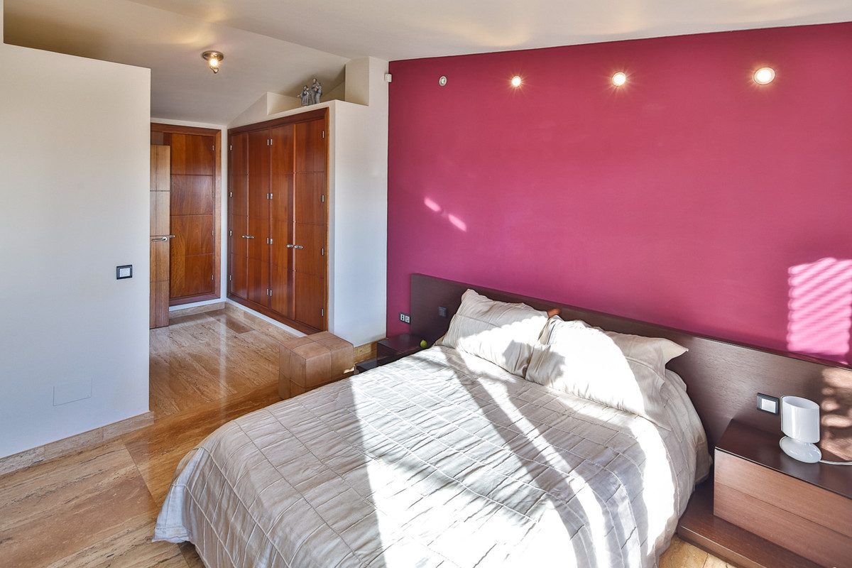 Comercial con 3 Dormitorios en Venta Nueva Andalucía
