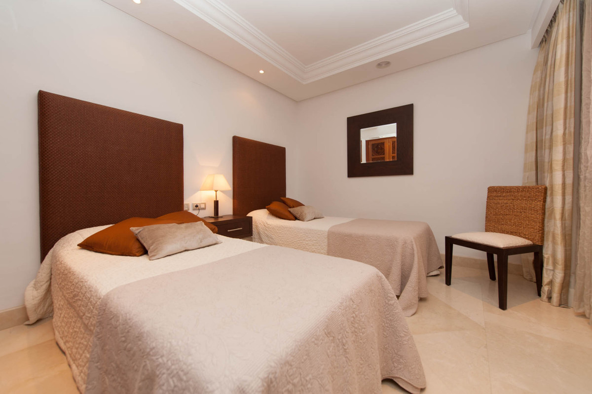 3 bedroom Apartment For Sale in Estepona, Málaga - thumb 9