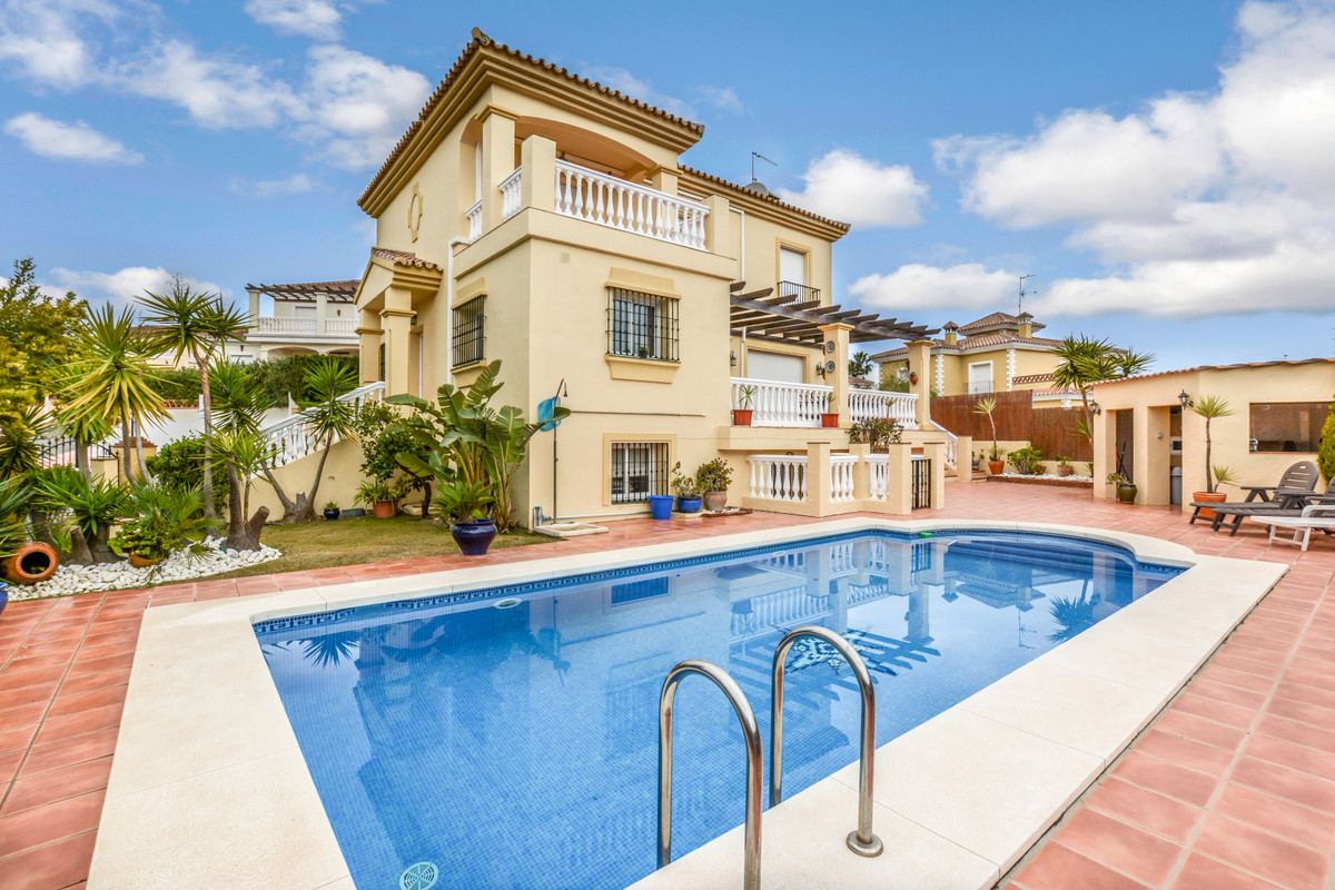 6 bed, 3 bath Villa - Detached - for sale in Coín, Málaga, for 449,950 EUR