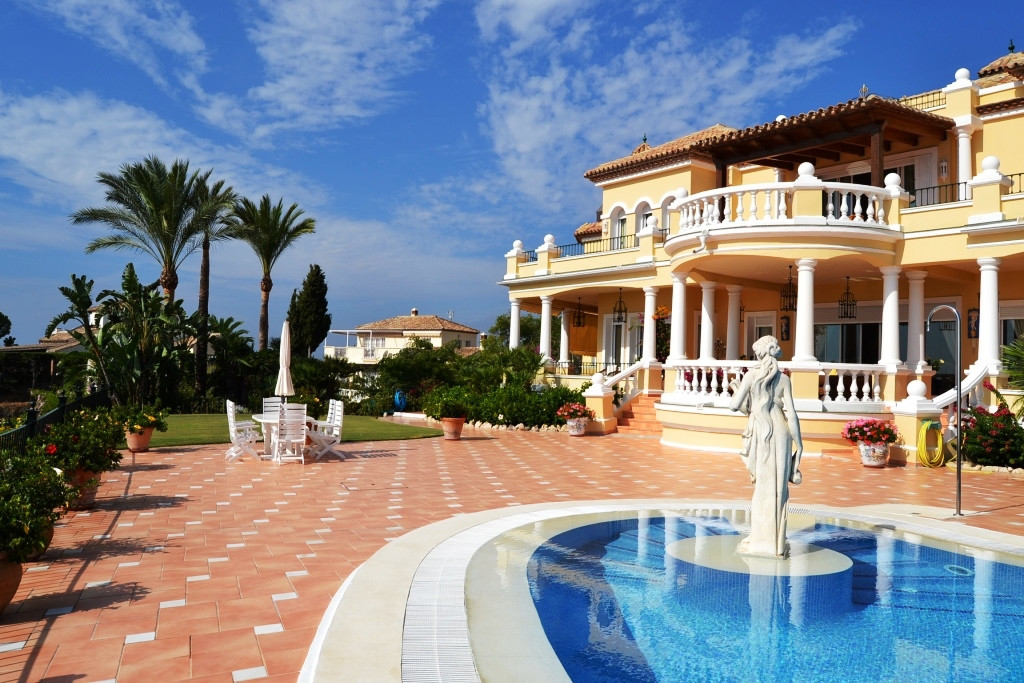 Villa - Chalet en venta en El Paraiso, Costa del Sol