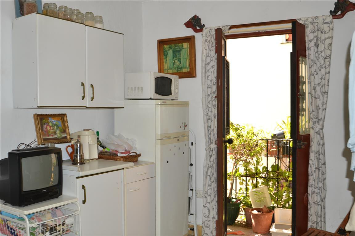 2 bedroom Villa For Sale in Marbella, Málaga - thumb 9