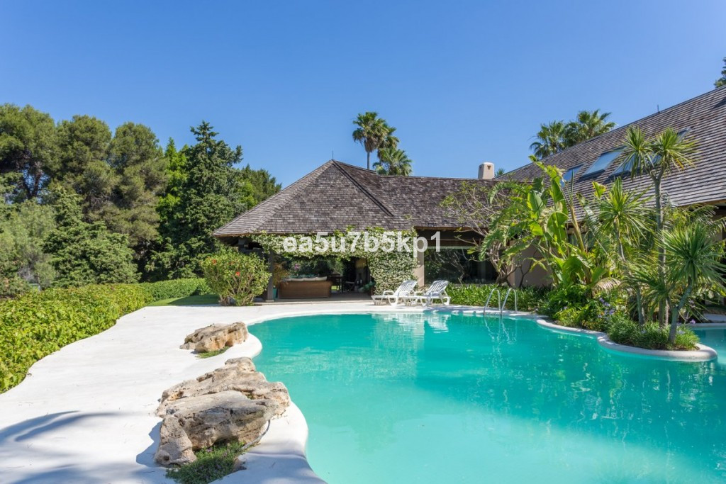 Detached Villa for sale in Marbella R2467235