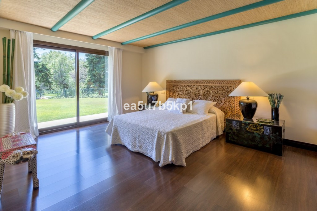 5 bedroom Villa For Sale in Marbella, Málaga - thumb 15