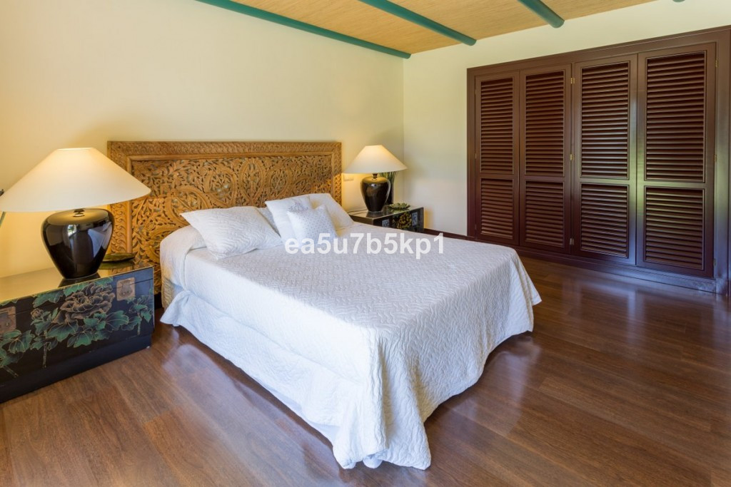 5 bedroom Villa For Sale in Marbella, Málaga - thumb 17
