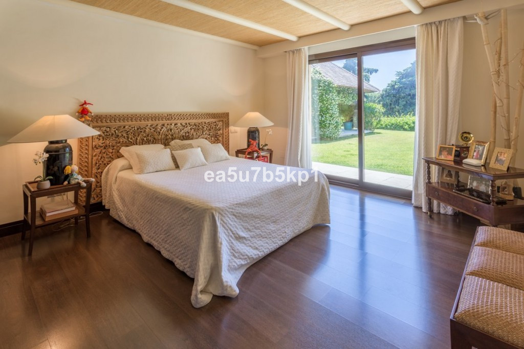 5 bedroom Villa For Sale in Marbella, Málaga - thumb 18