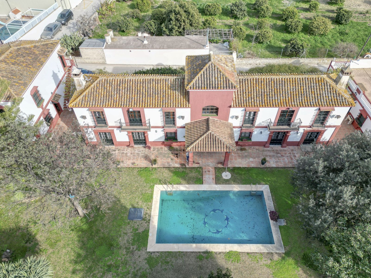 7 bedroom Villa For Sale in Mijas Golf, Málaga - thumb 2