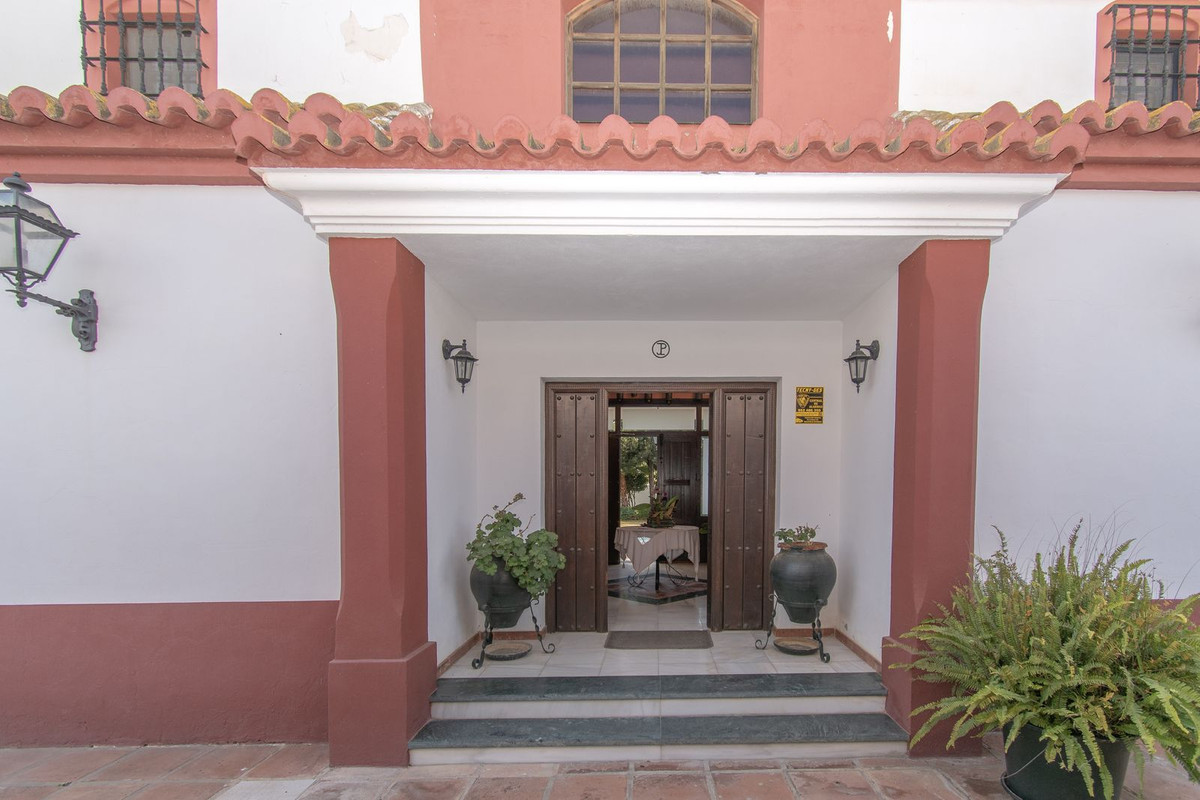 7 bedroom Villa For Sale in Mijas Golf, Málaga - thumb 5