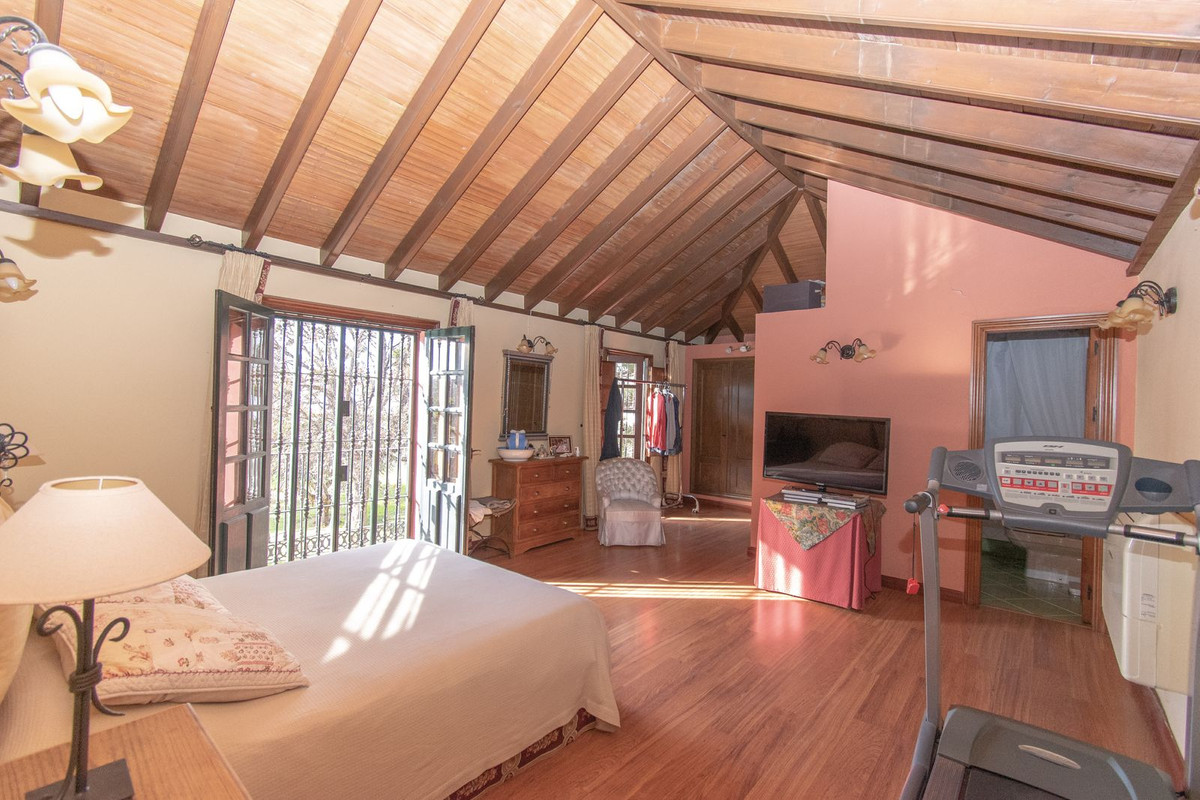 7 bedroom Villa For Sale in Mijas Golf, Málaga - thumb 9