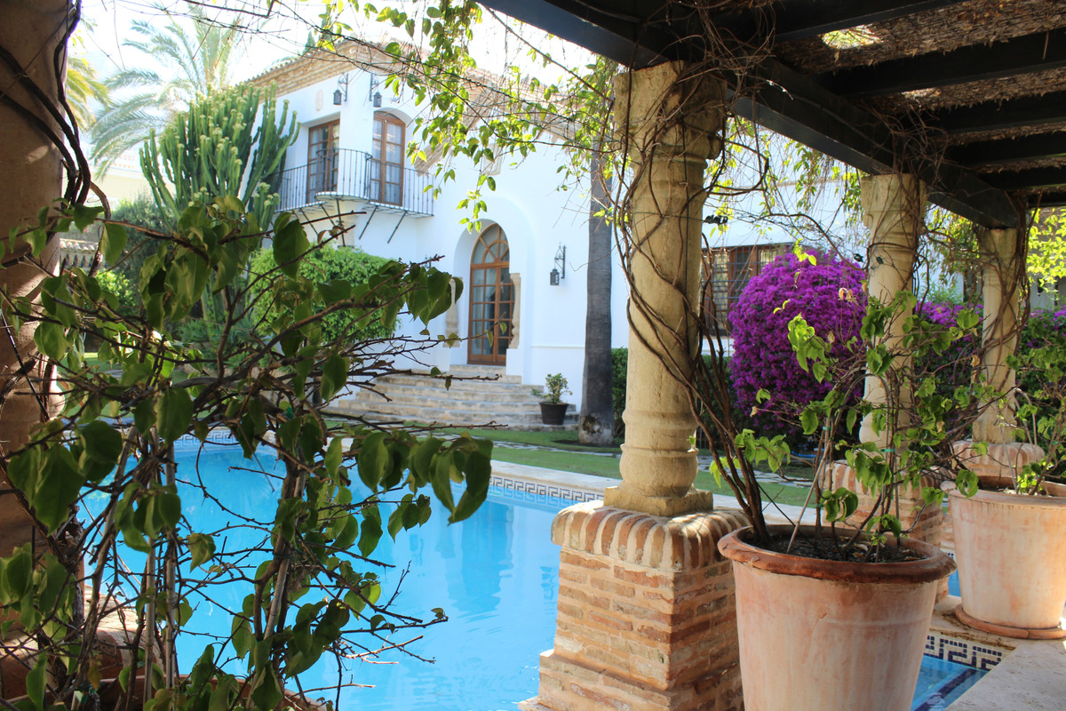 6 bedroom Villa For Sale in The Golden Mile, Málaga - thumb 3