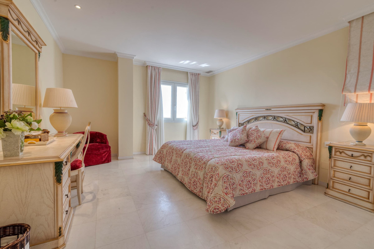 4 bedroom Apartment For Sale in Puerto Banús, Málaga - thumb 3