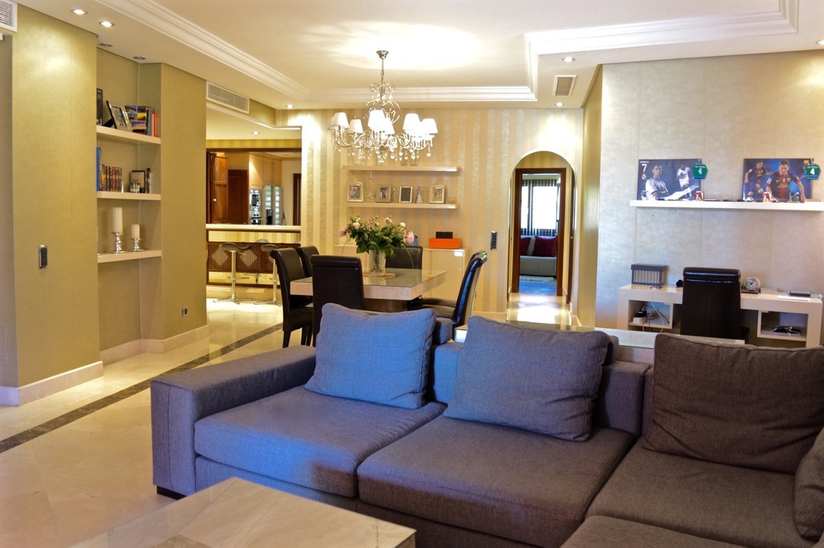 3 bedroom Apartment For Sale in New Golden Mile, Málaga - thumb 2