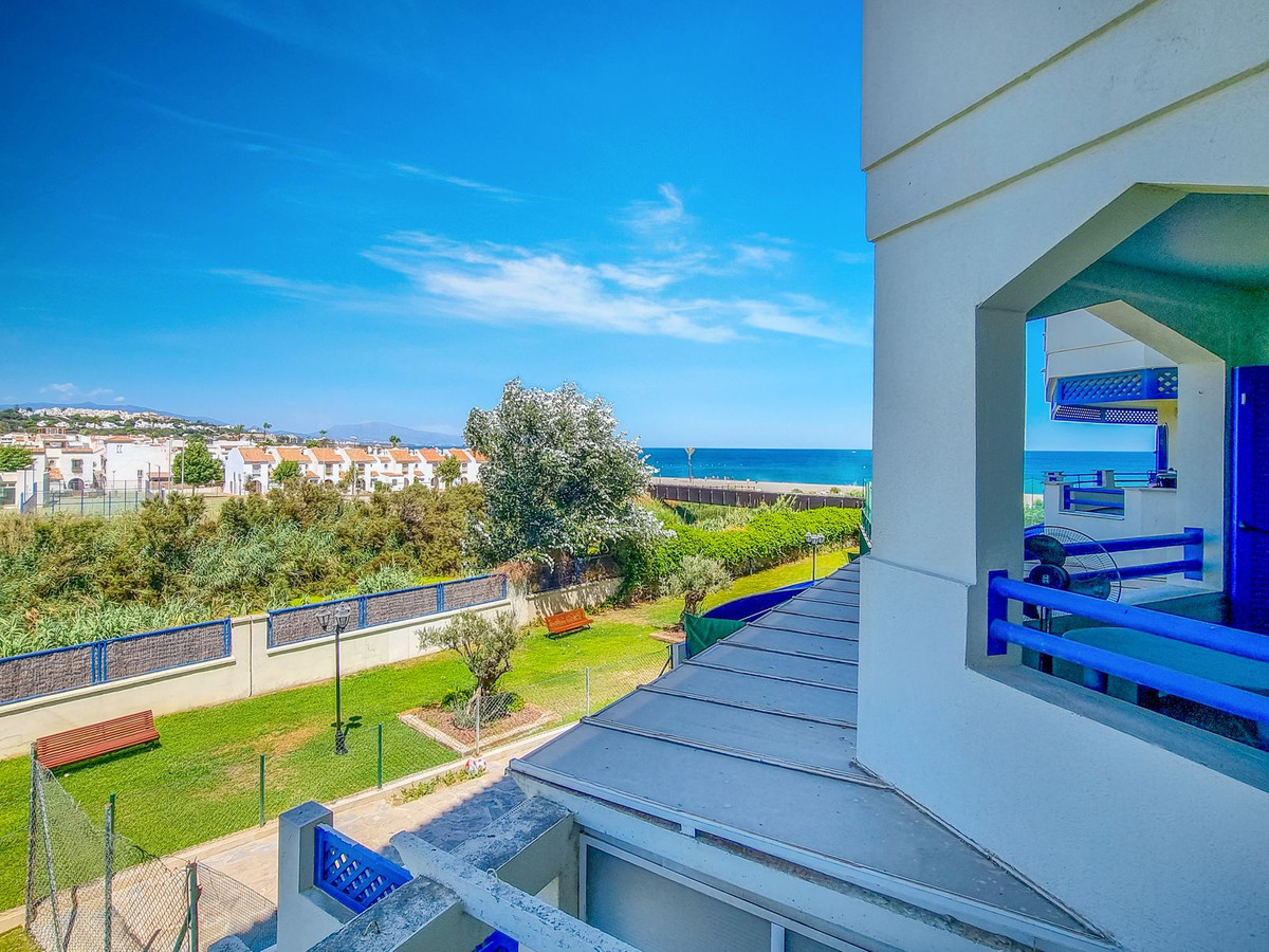 Beachfront 2 bed apartment with terrace, sea & mountain views in Residential Noria in Sabinillas.