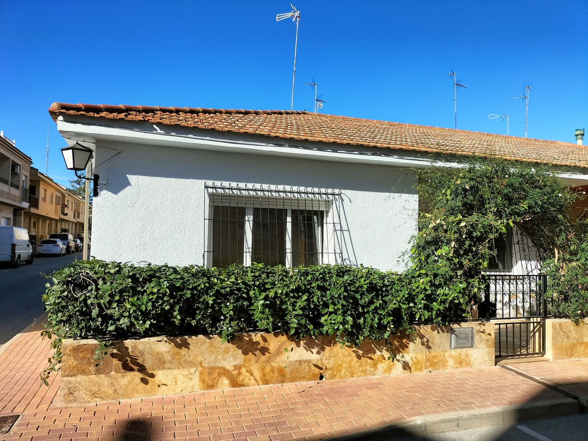 Beautiful refurbished house in the lovely town of San Pedro del Pinatar. This beautiful South East f, Spain