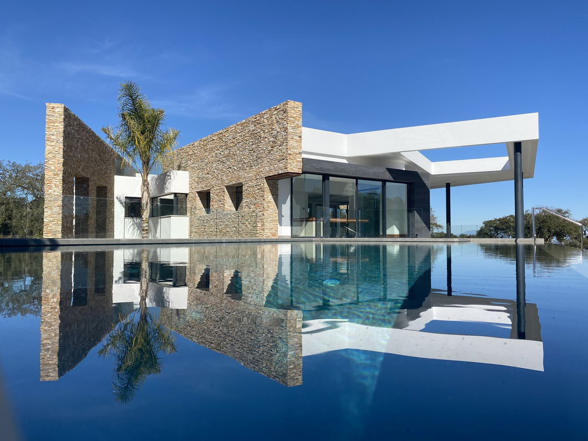 6 Bedroom Detached Villa For Sale Sotogrande, Costa del Sol - HP4404544