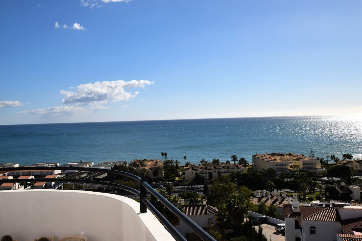 This is without doubt one of the best located penthouses in La Cala de Mijas. The panoramic sea view, Spain