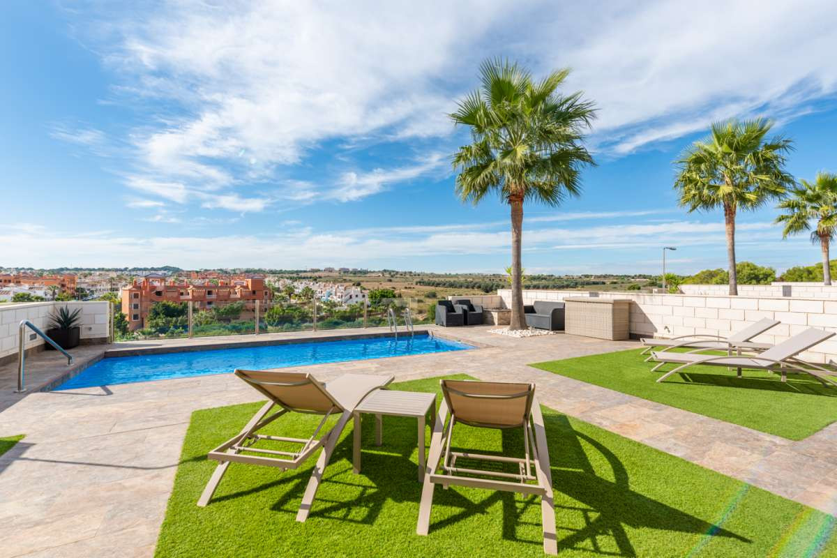 Modern detached villa with 3 bedrooms, 2 bathrooms and unobstructed views in Villamartin:

This mode, Spain
